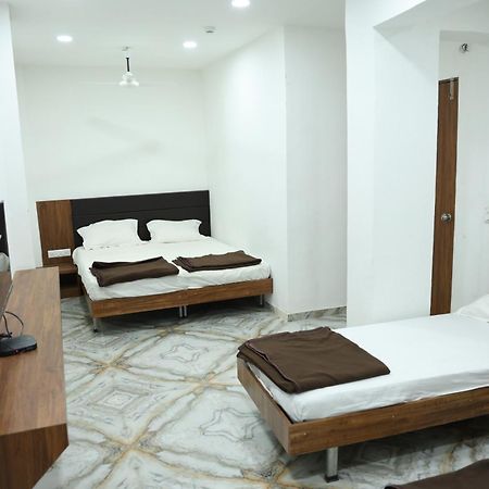 Hotel Aaram Kalupur 아흐메다바드 외부 사진
