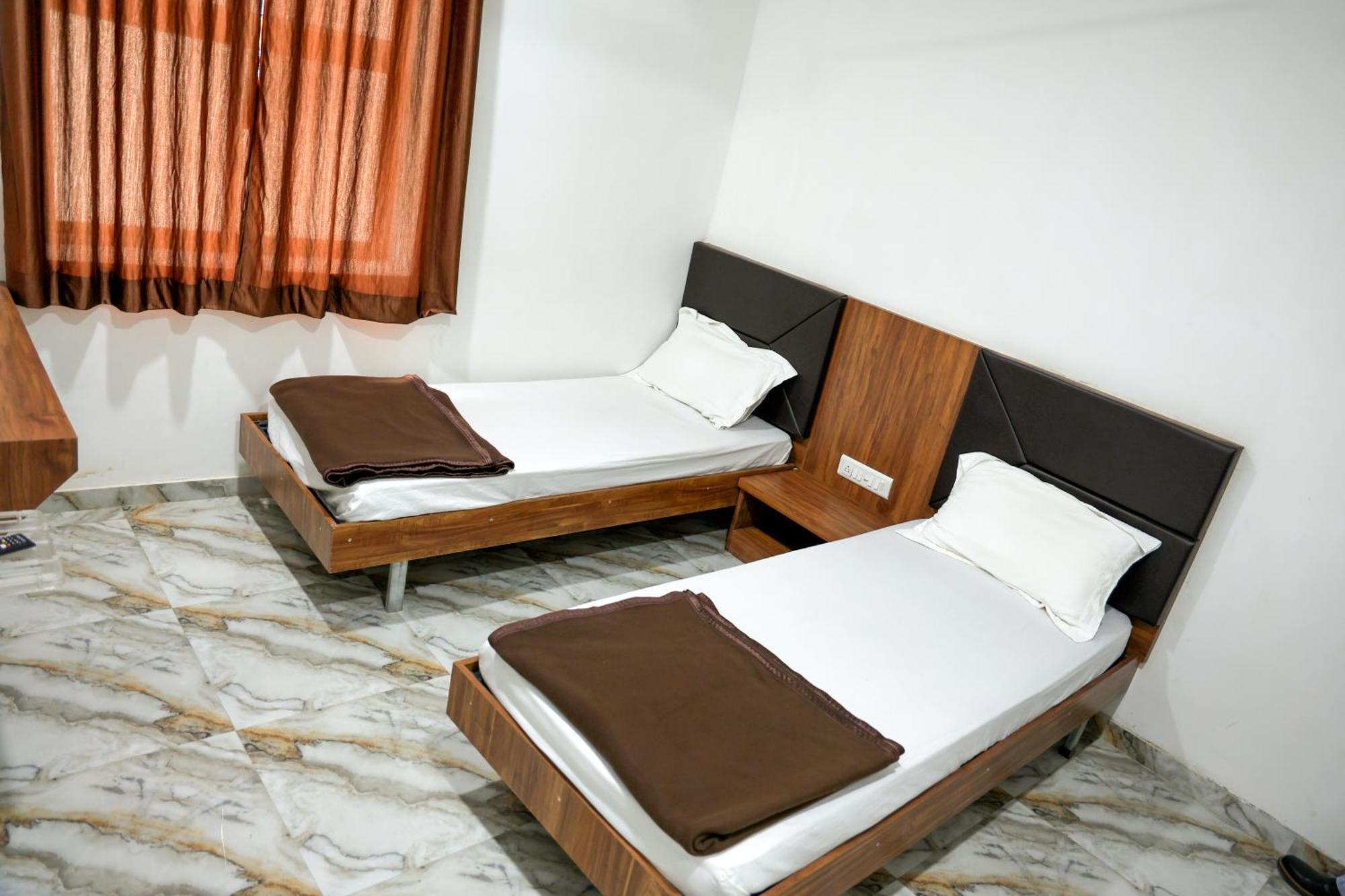 Hotel Aaram Kalupur 아흐메다바드 외부 사진
