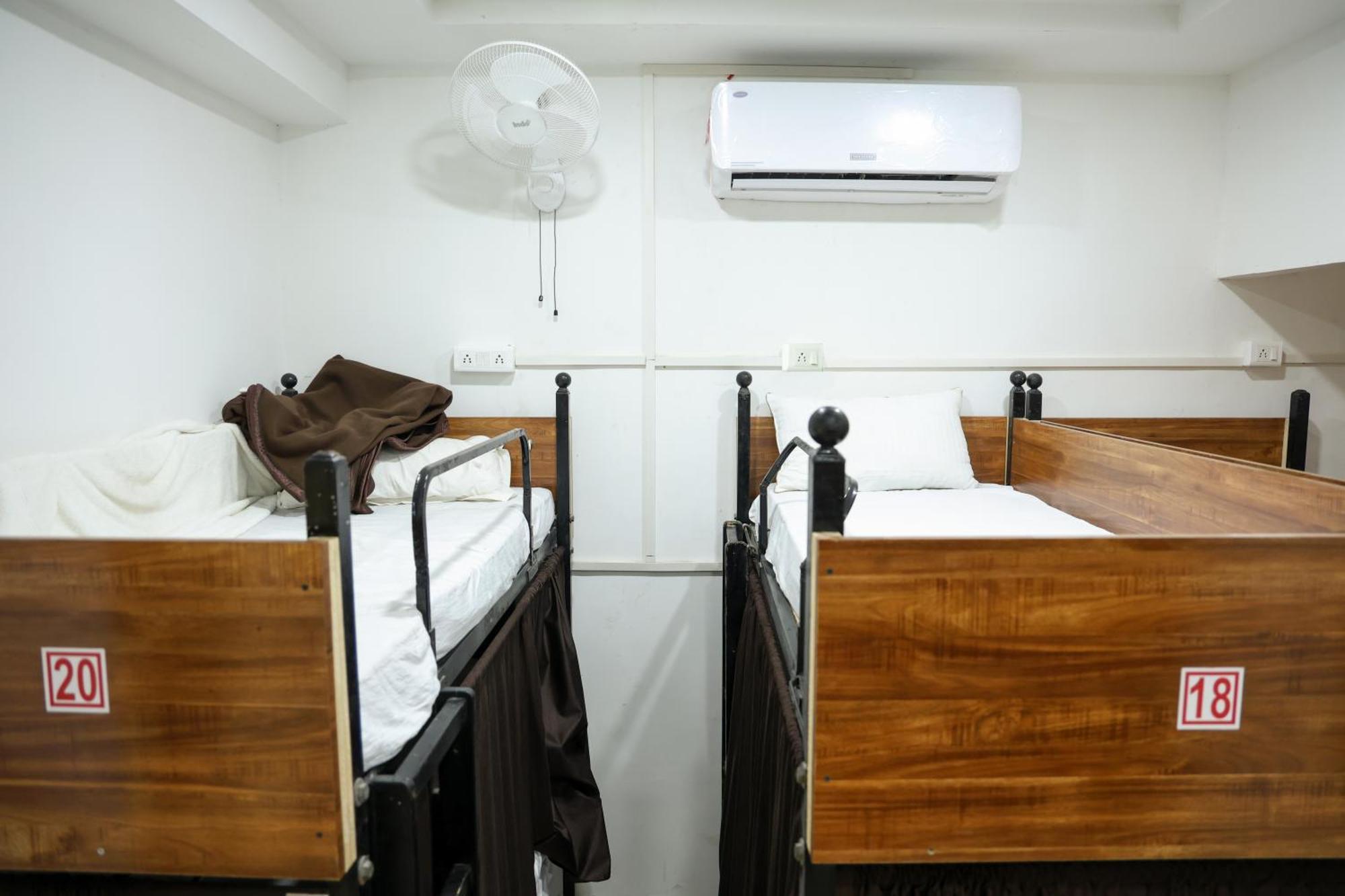 Hotel Aaram Kalupur 아흐메다바드 외부 사진