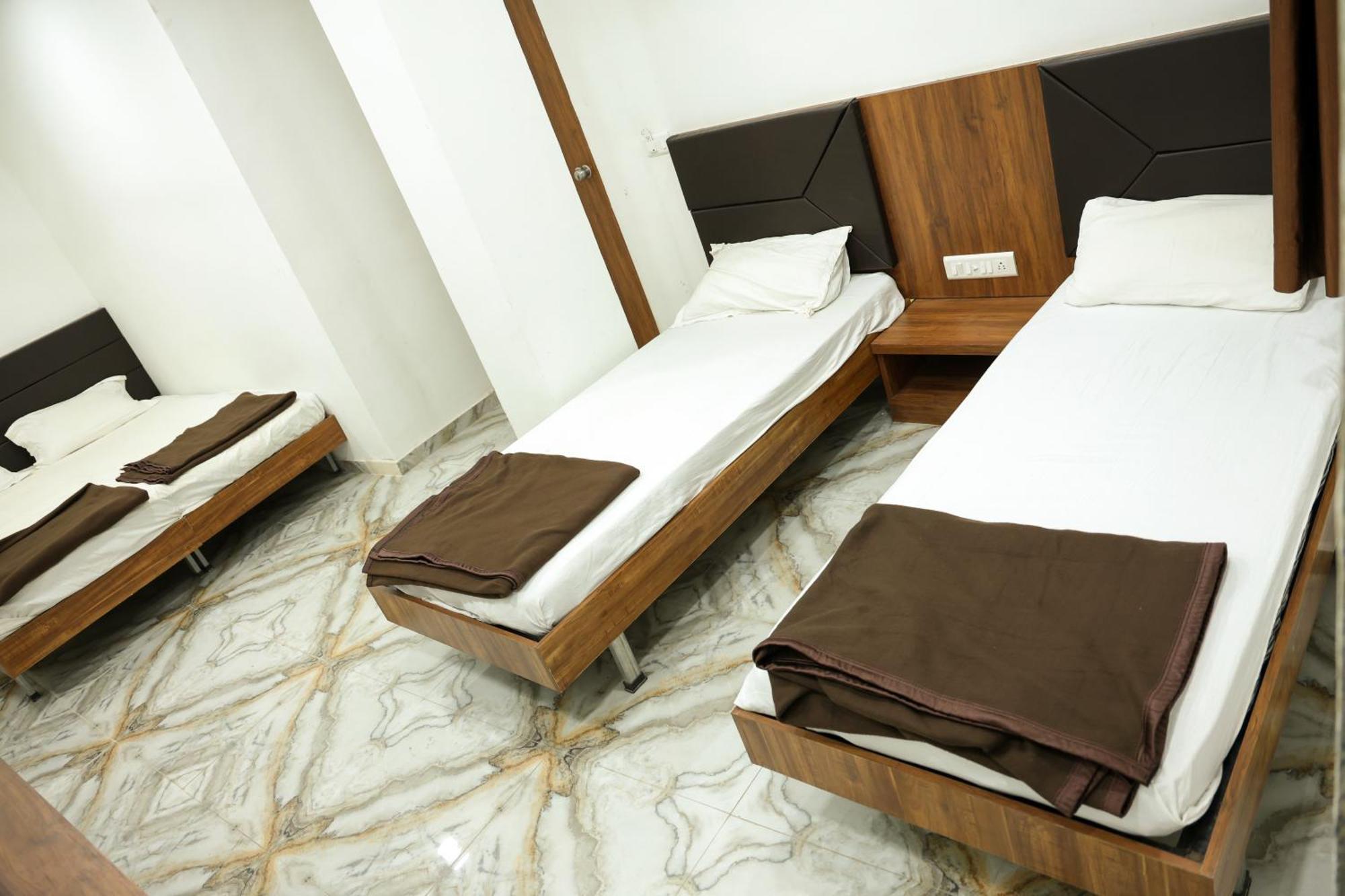 Hotel Aaram Kalupur 아흐메다바드 외부 사진