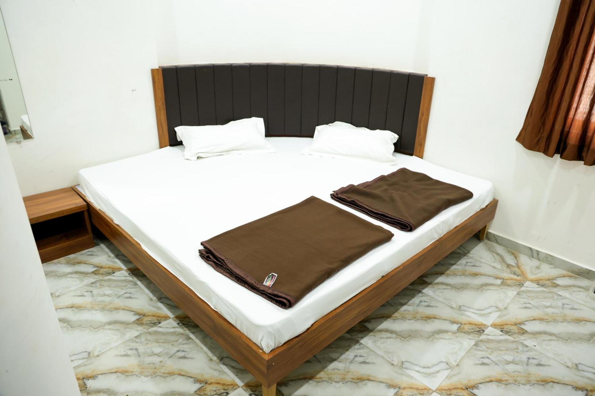 Hotel Aaram Kalupur 아흐메다바드 외부 사진