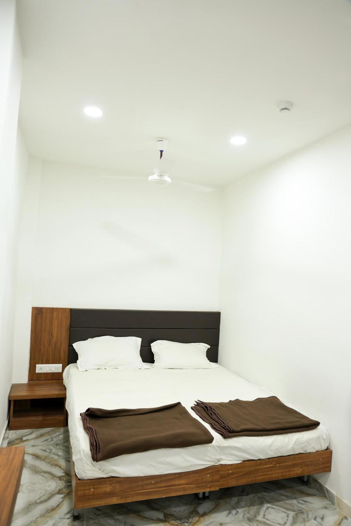Hotel Aaram Kalupur 아흐메다바드 외부 사진