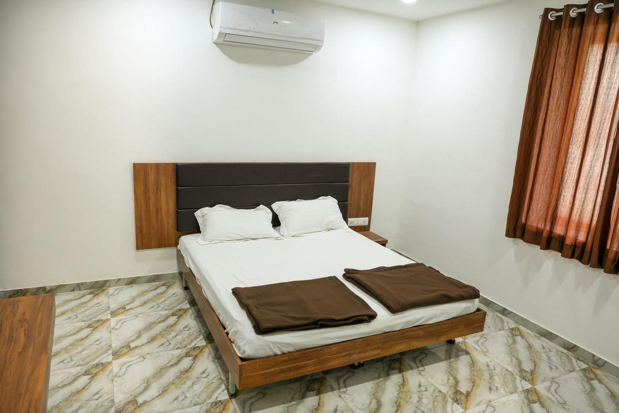 Hotel Aaram Kalupur 아흐메다바드 외부 사진