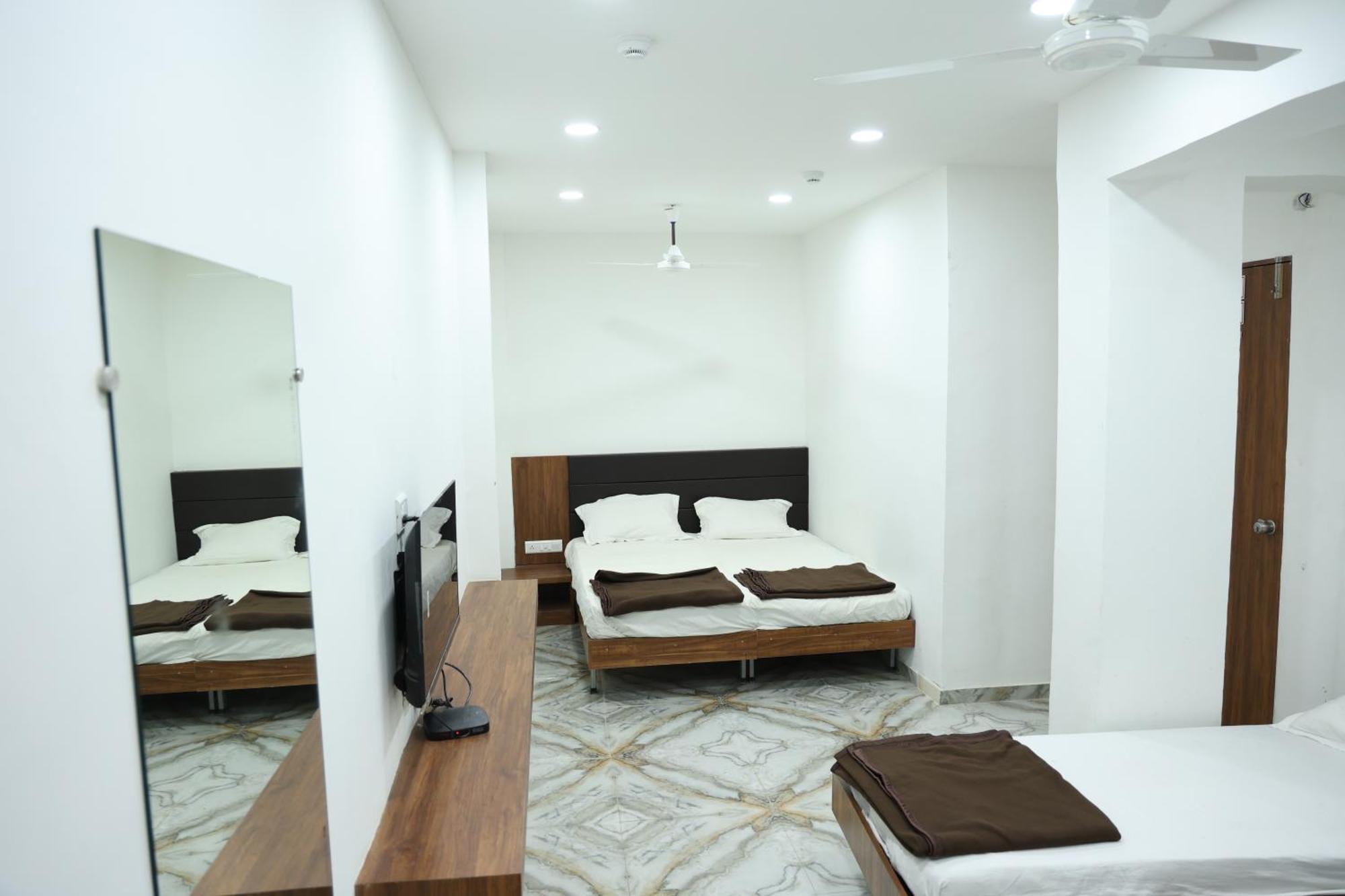 Hotel Aaram Kalupur 아흐메다바드 외부 사진