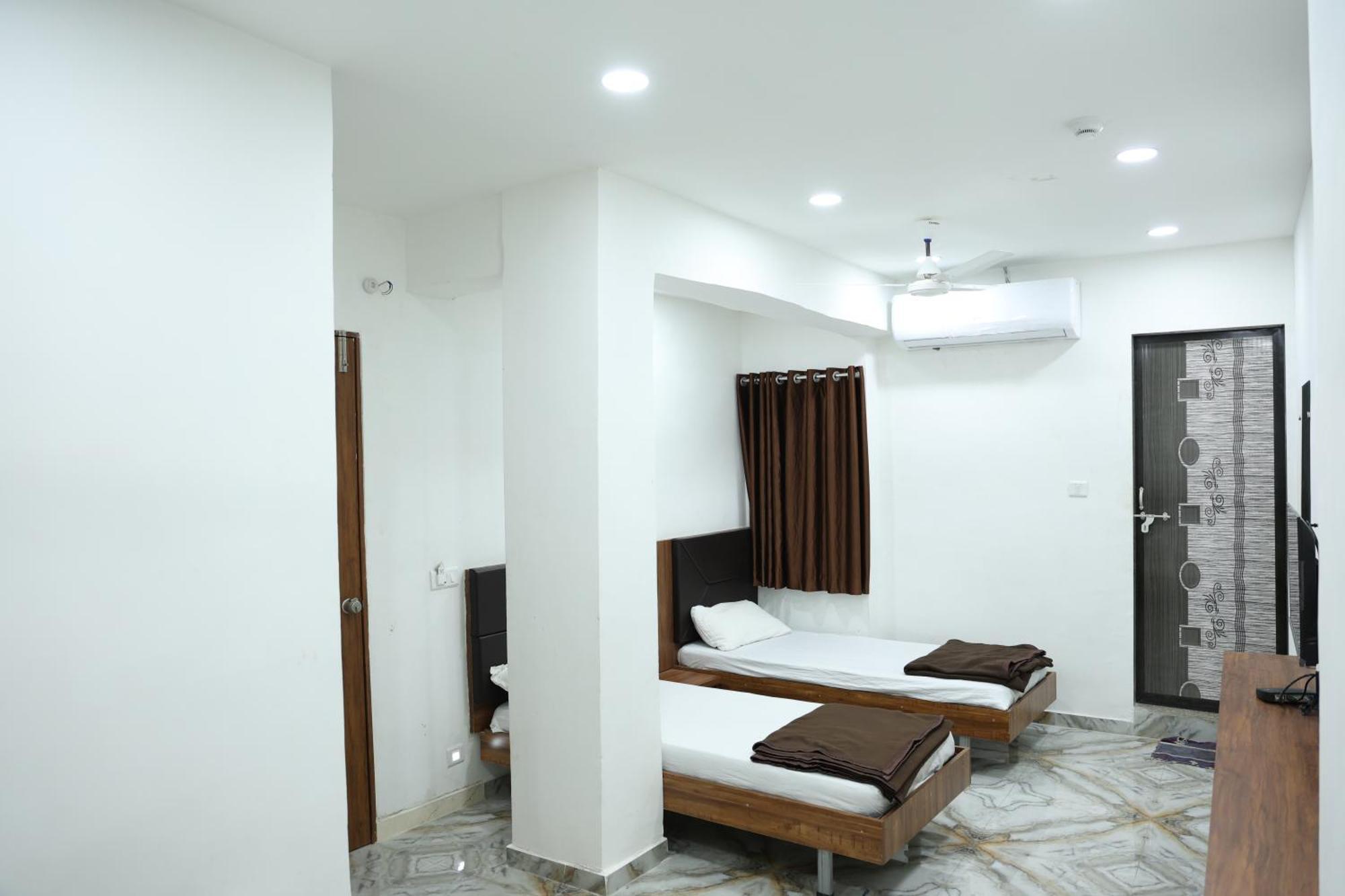 Hotel Aaram Kalupur 아흐메다바드 외부 사진