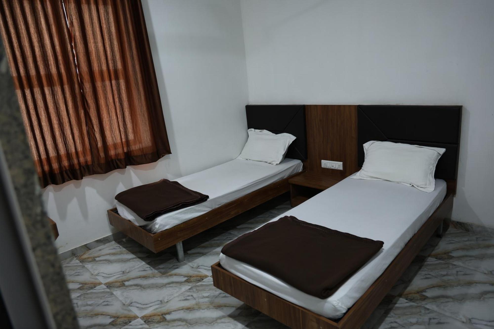 Hotel Aaram Kalupur 아흐메다바드 외부 사진