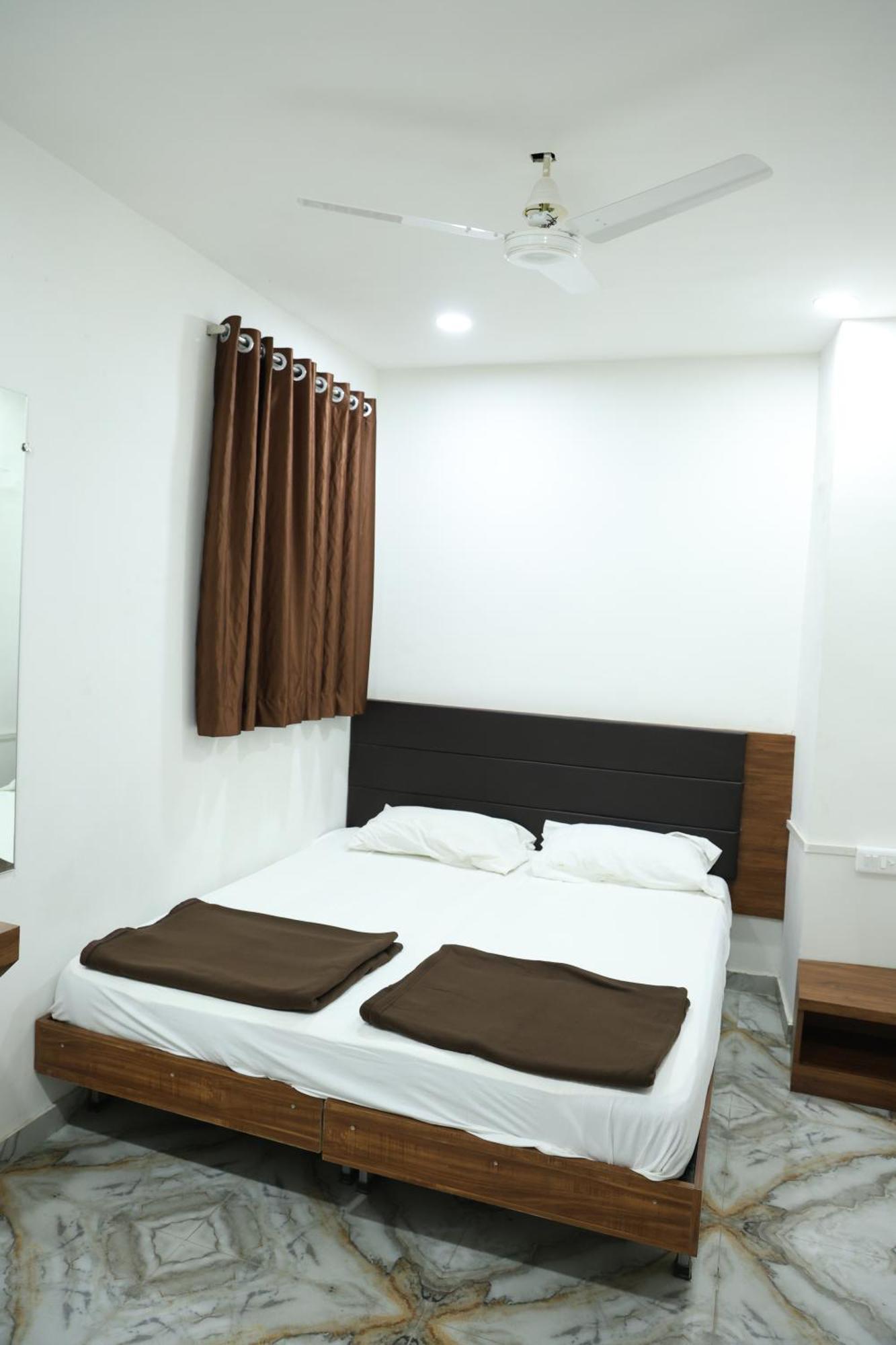 Hotel Aaram Kalupur 아흐메다바드 외부 사진